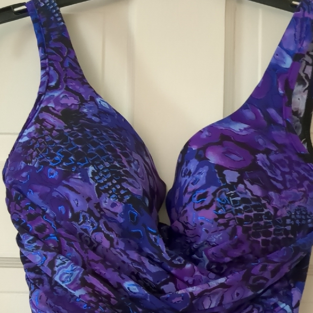 Miracle Swimsuit NWOT In Gondolf Style - Picture 3 of 11